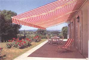 Store extérieur rouge